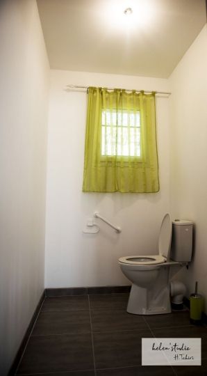Les toilettes de la villa Zéphyr, gite pour 4 à 6 personnes avec piscine au Sud de l'Ardèche