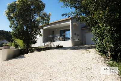 Terrasse du gite 4 à 6 personnes St Paul le Jeune Ardèche - Villa Mistral