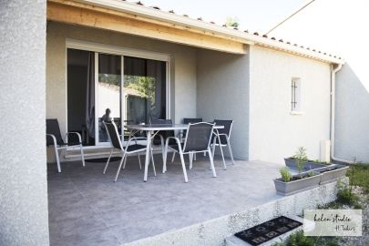 Terrasse et terrain ombragé gite proche les Vans - Villa Autan