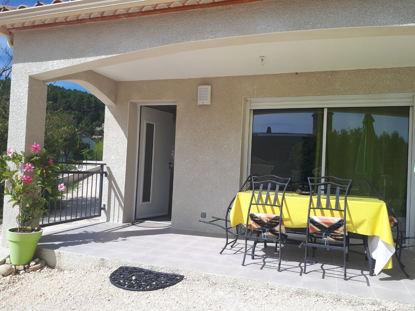 Villa Zéphyr - Terrasse gite avec piscine à Saint Paul le Jeune en Ardèche